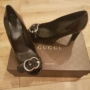 Gucci Black Patent Leather Sachalin Peep Toe Pumps